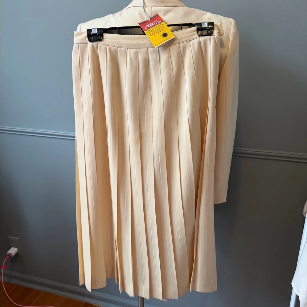 Vintage Christian Dior Cream Women's Blazer & Skirt Set Sz 8 - Picture 9 of 14